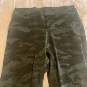 Colorfulkoala camo leggings